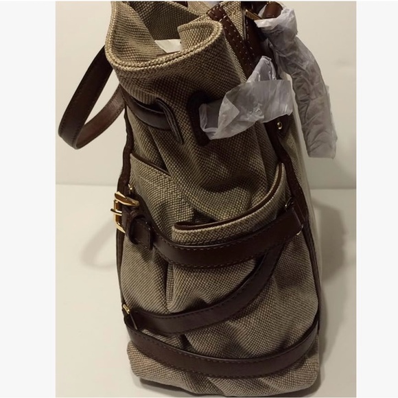 Michael Kors Brown Messenger Bag with Classic Design - Picture 4 of 7